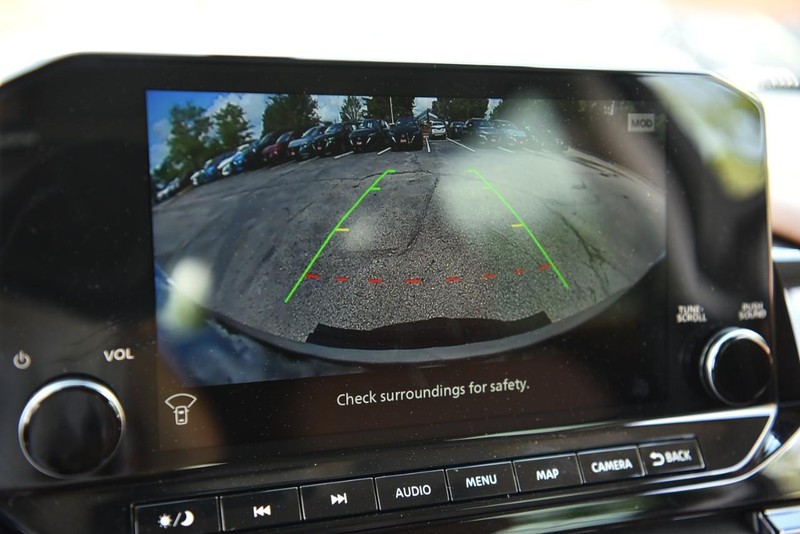Nissan Pathfinder Vehicle Image 17