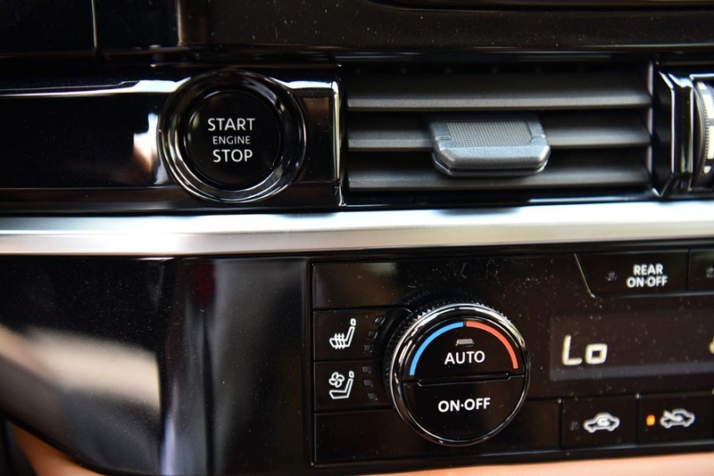 Nissan Pathfinder Vehicle Image 18