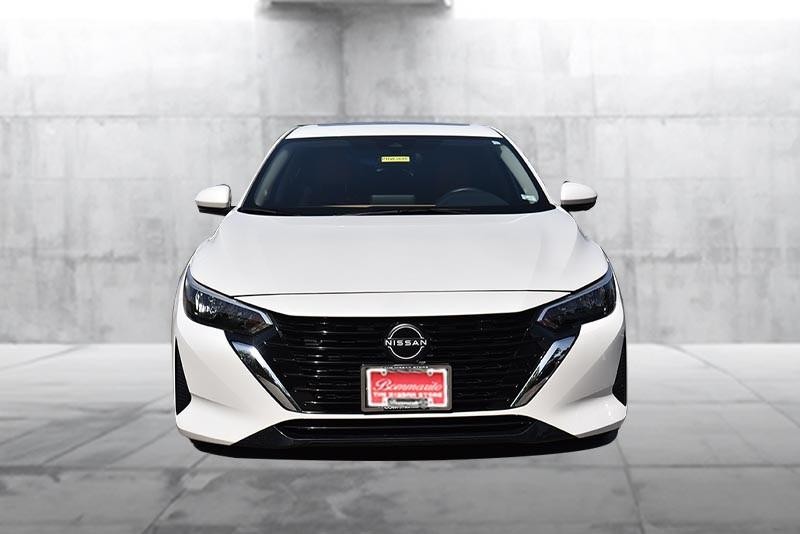 Nissan Sentra Vehicle Image 04