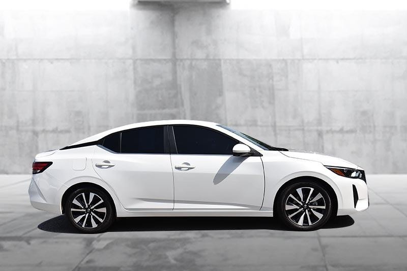 Nissan Sentra Vehicle Image 05
