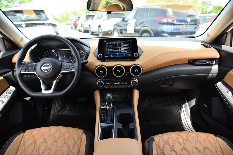 Nissan Sentra Vehicle Image 08
