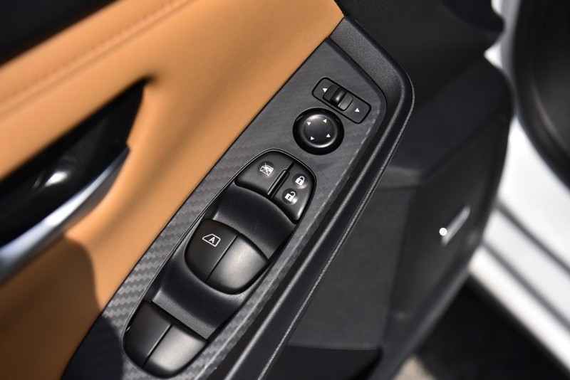 Nissan Sentra Vehicle Image 09