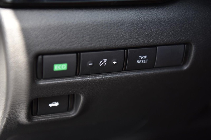Nissan Sentra Vehicle Image 12