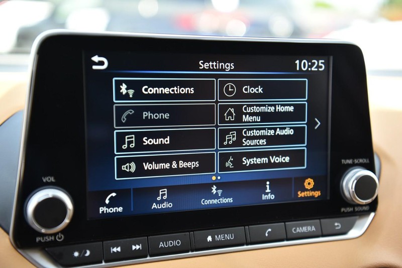 Nissan Sentra Vehicle Image 15