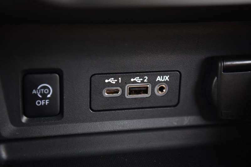 Nissan Sentra Vehicle Image 18