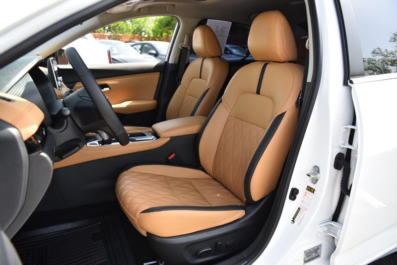 Nissan Sentra Vehicle Image 21