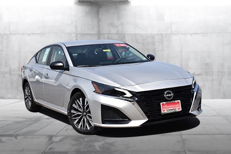 Nissan Altima Vehicle Image 02