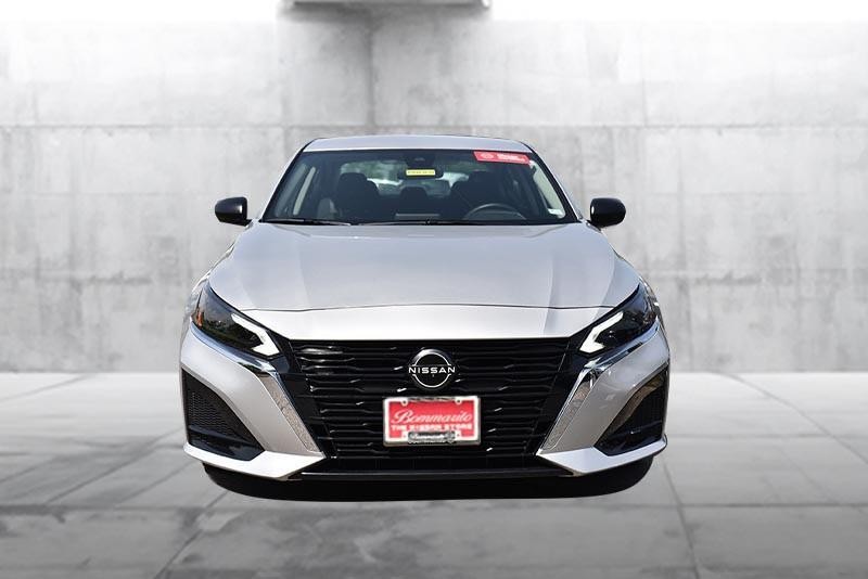 Nissan Altima Vehicle Image 04