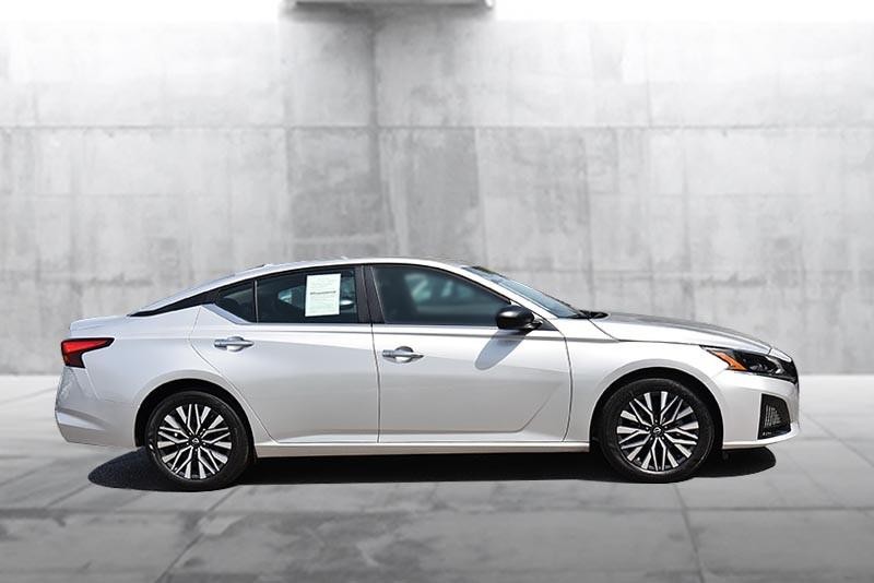 Nissan Altima Vehicle Image 05