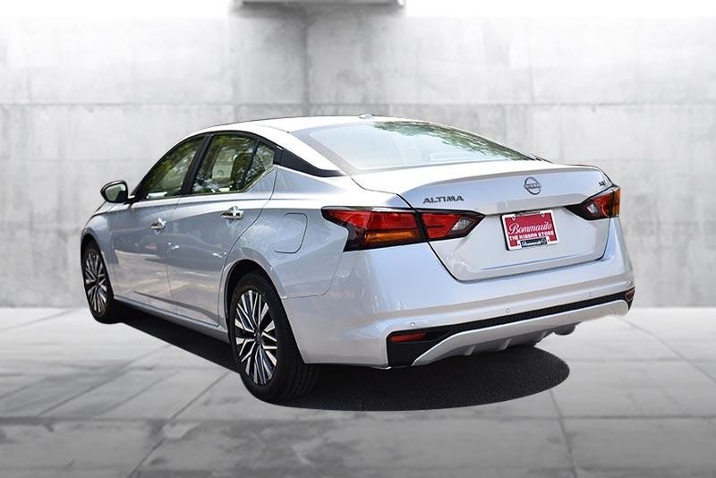 Nissan Altima Vehicle Image 07