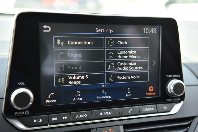 Nissan Altima Vehicle Image 14