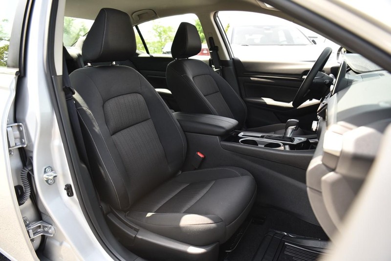 Nissan Altima Vehicle Image 20