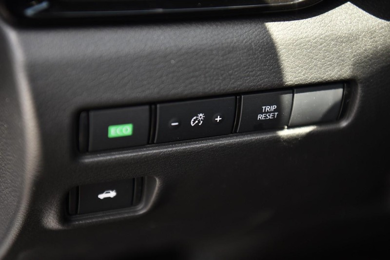 Nissan Sentra Vehicle Image 11