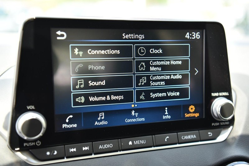 Nissan Sentra Vehicle Image 14