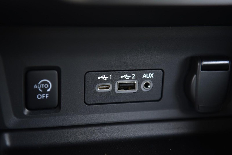Nissan Sentra Vehicle Image 16