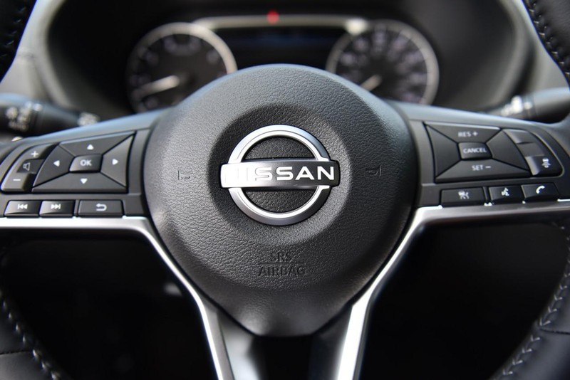 Nissan Sentra Vehicle Image 18