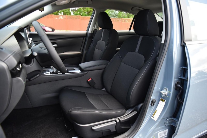 Nissan Sentra Vehicle Image 19