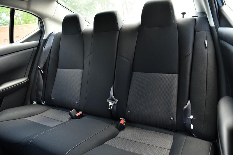 Nissan Sentra Vehicle Image 21