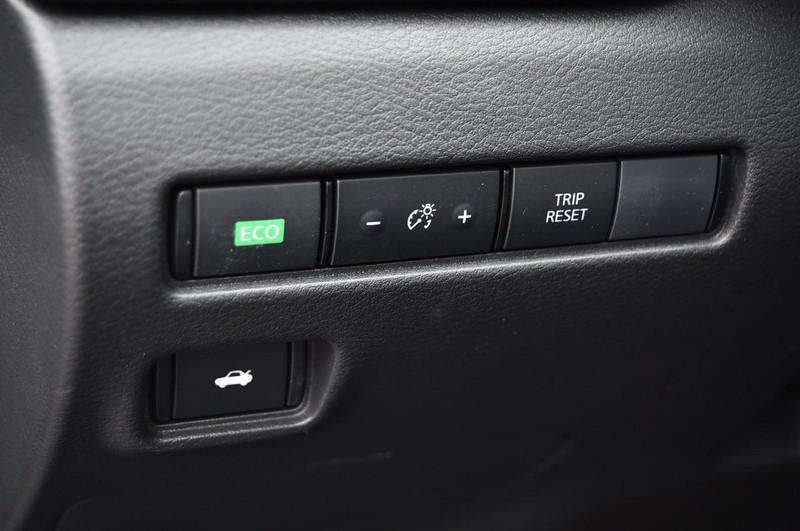 Nissan Sentra Vehicle Image 11