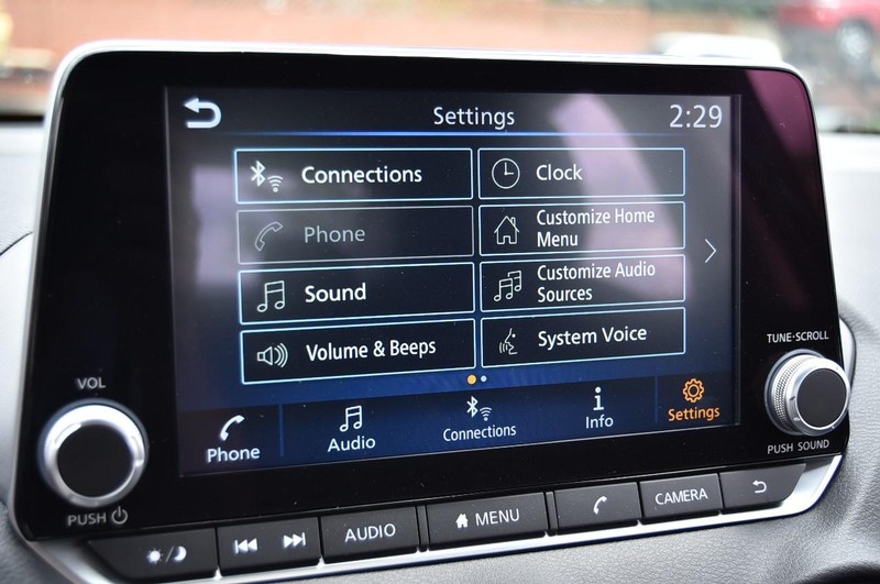 Nissan Sentra Vehicle Image 14