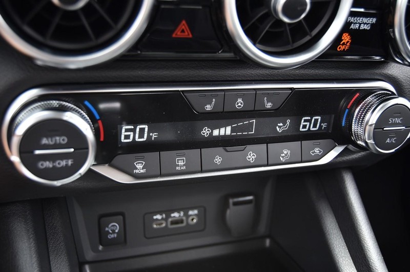 Nissan Sentra Vehicle Image 15