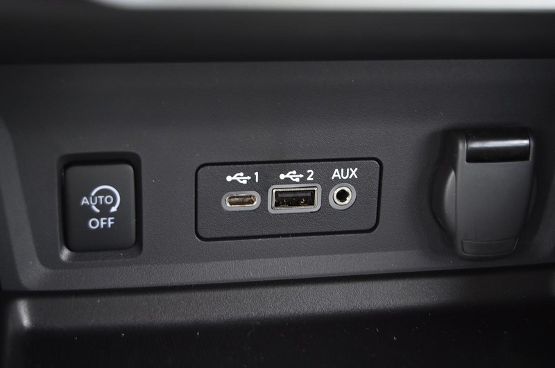 Nissan Sentra Vehicle Image 16