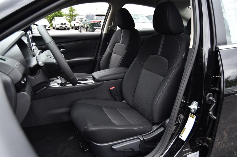 Nissan Sentra Vehicle Image 19
