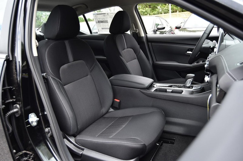 Nissan Sentra Vehicle Image 20