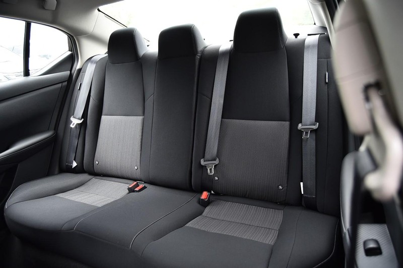 Nissan Sentra Vehicle Image 21