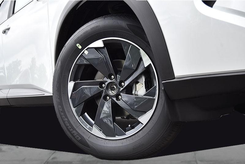 Nissan Rogue Vehicle Image 03