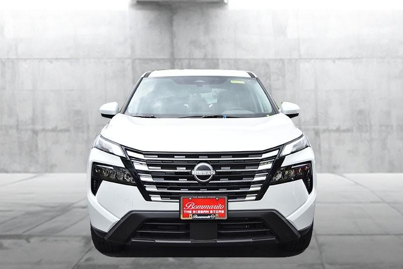 Nissan Rogue Vehicle Image 04