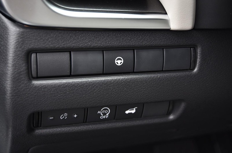 Nissan Rogue Vehicle Image 11