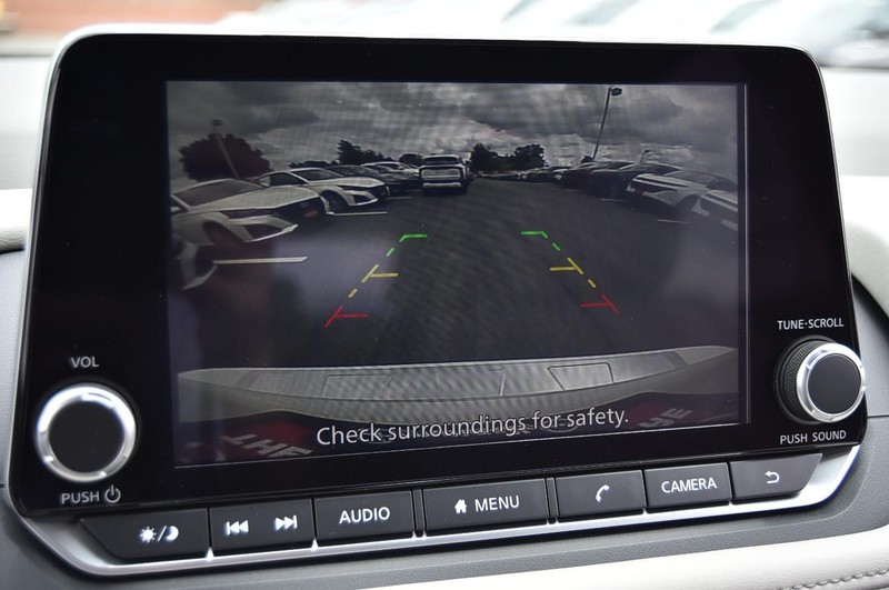 Nissan Rogue Vehicle Image 13