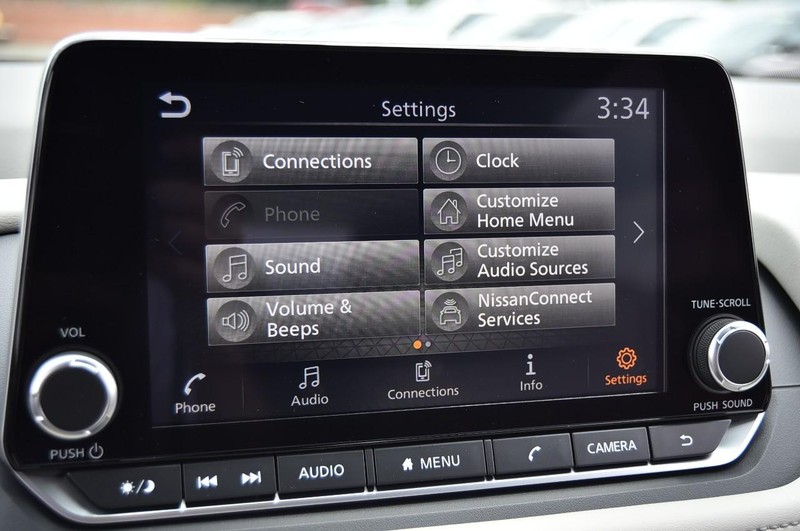Nissan Rogue Vehicle Image 14