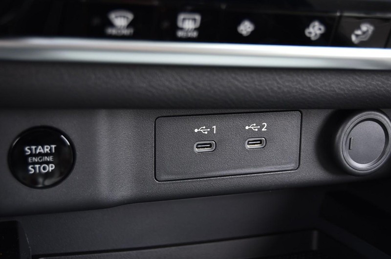 Nissan Rogue Vehicle Image 16