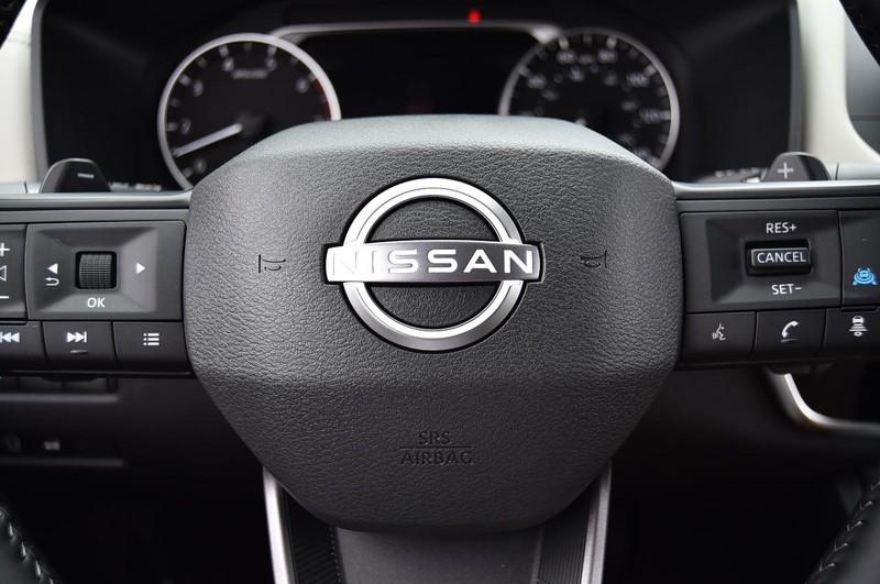 Nissan Rogue Vehicle Image 18