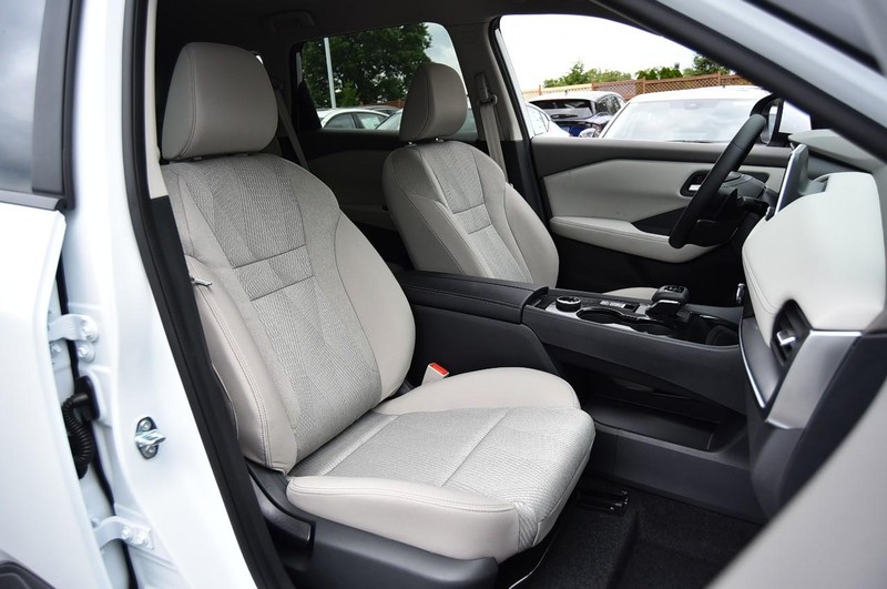 Nissan Rogue Vehicle Image 20