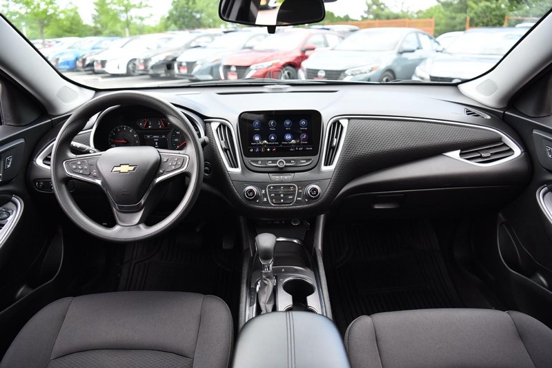 Chevrolet Malibu Vehicle Image 08
