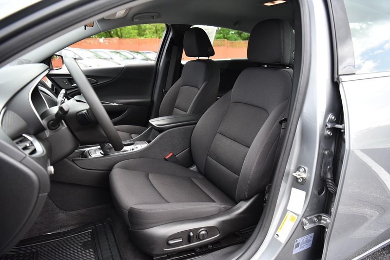 Chevrolet Malibu Vehicle Image 18