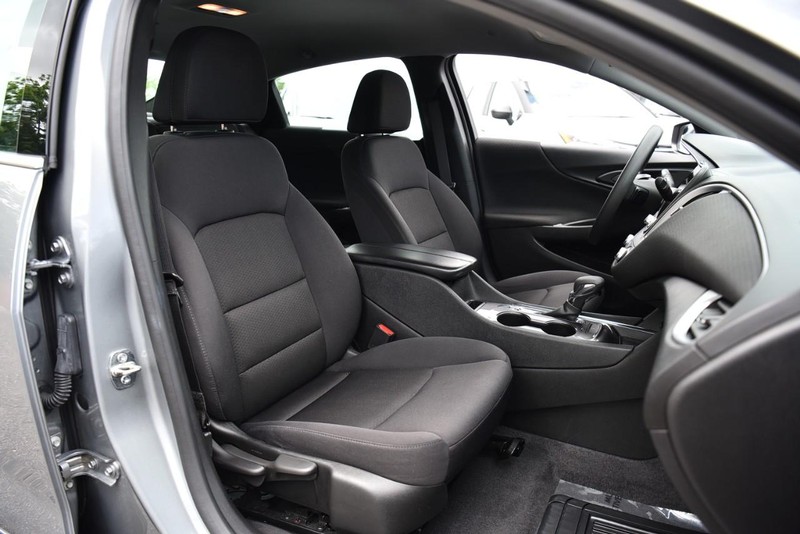 Chevrolet Malibu Vehicle Image 19