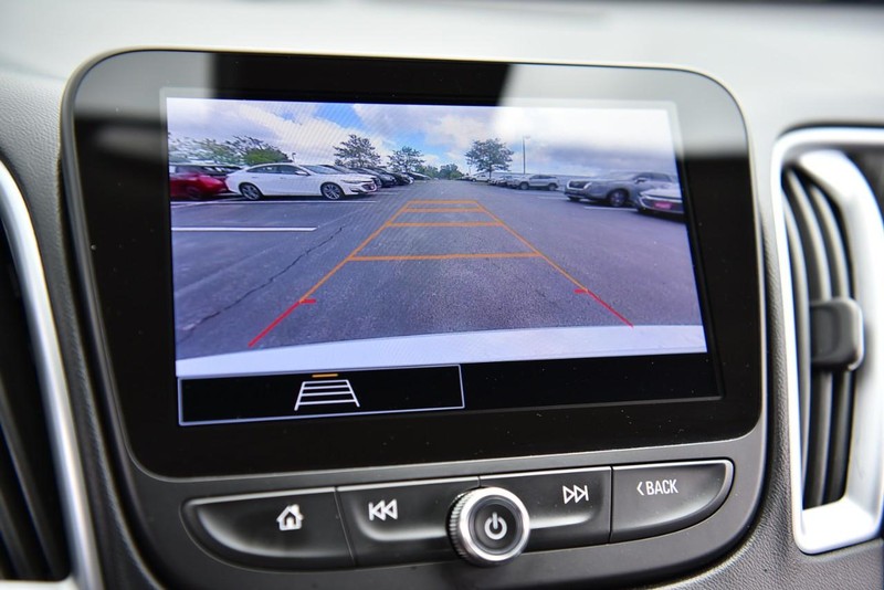 Chevrolet Malibu Vehicle Image 12