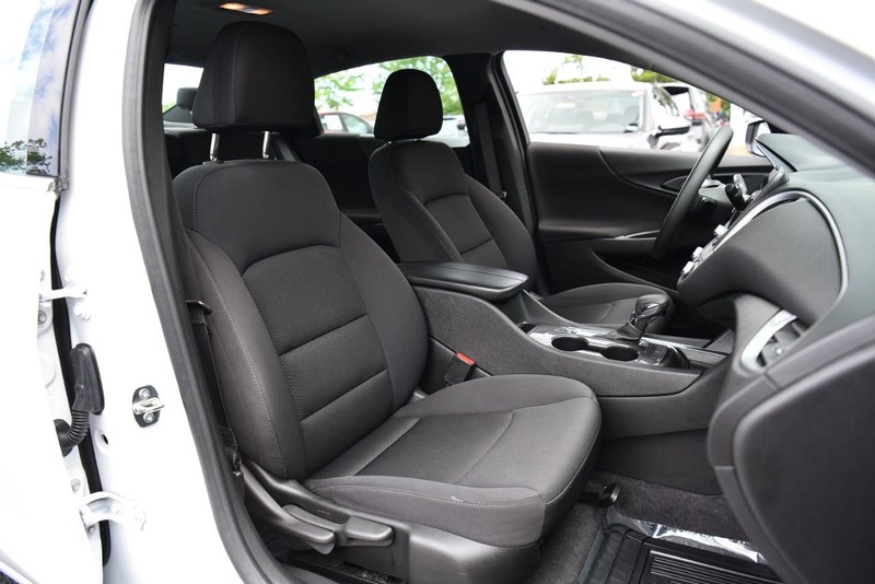 Chevrolet Malibu Vehicle Image 19