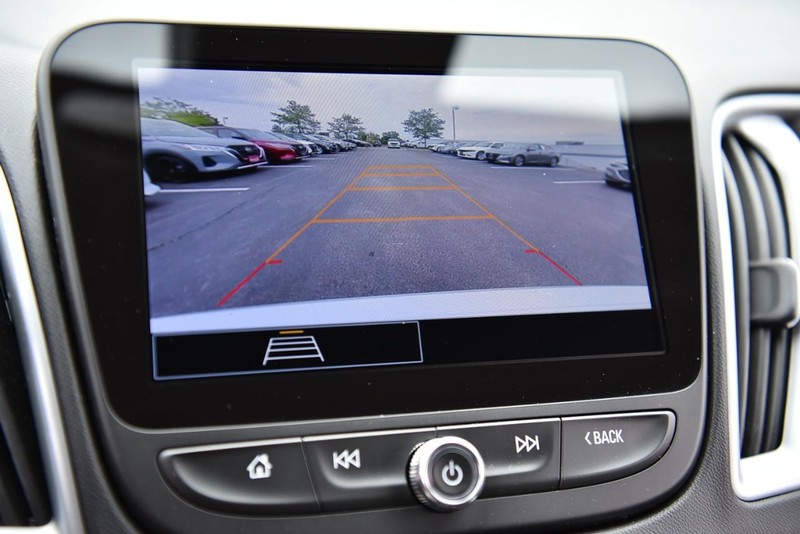 Chevrolet Malibu Vehicle Image 12