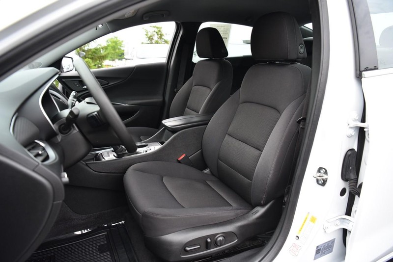 Chevrolet Malibu Vehicle Image 18