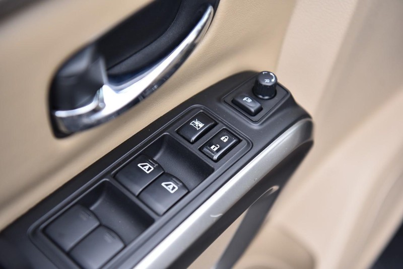 Nissan Armada Vehicle Image 09