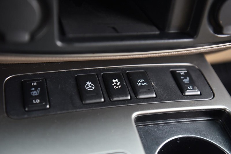 Nissan Armada Vehicle Image 18