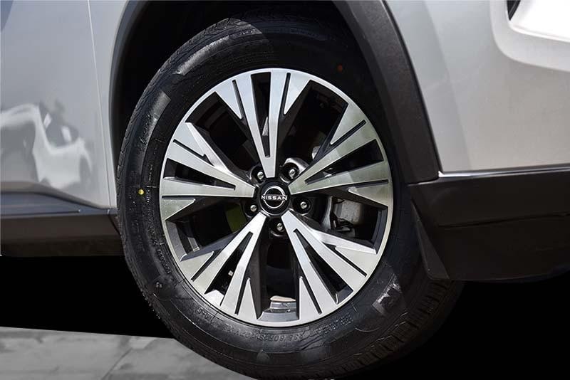 Nissan Rogue Vehicle Image 03