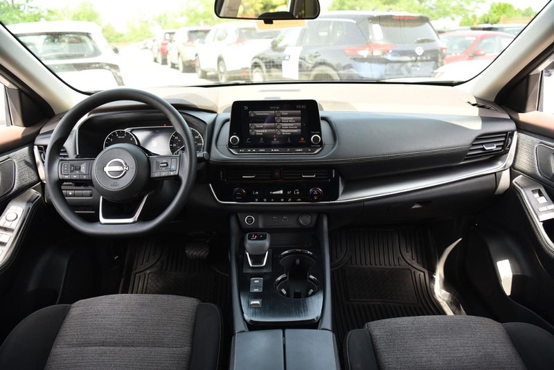 Nissan Rogue Vehicle Image 08