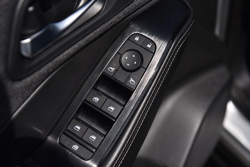Nissan Rogue Vehicle Image 09