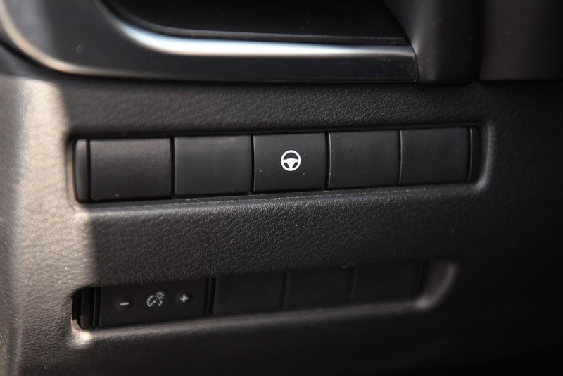 Nissan Rogue Vehicle Image 11